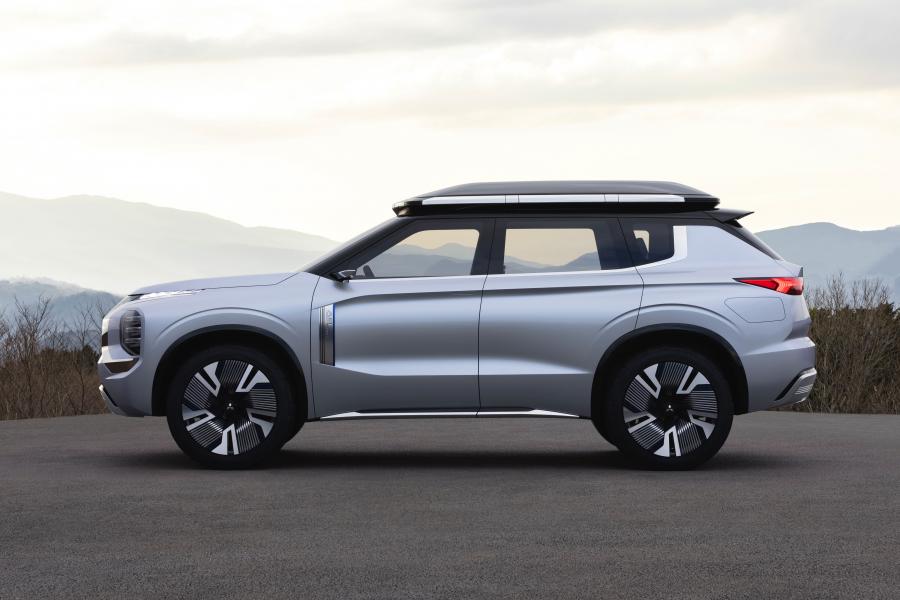  Mitsubishi Engelberg Tourer 2019 года  (фото 17 из 38)
